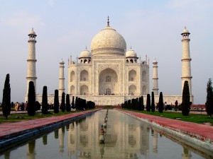 Graybit Around the Wrold RTW -family activities in india taj mahal