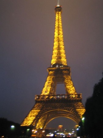 Graybit Around the World RTW -Travel family vacation fun stuff to do romantic Paris 1